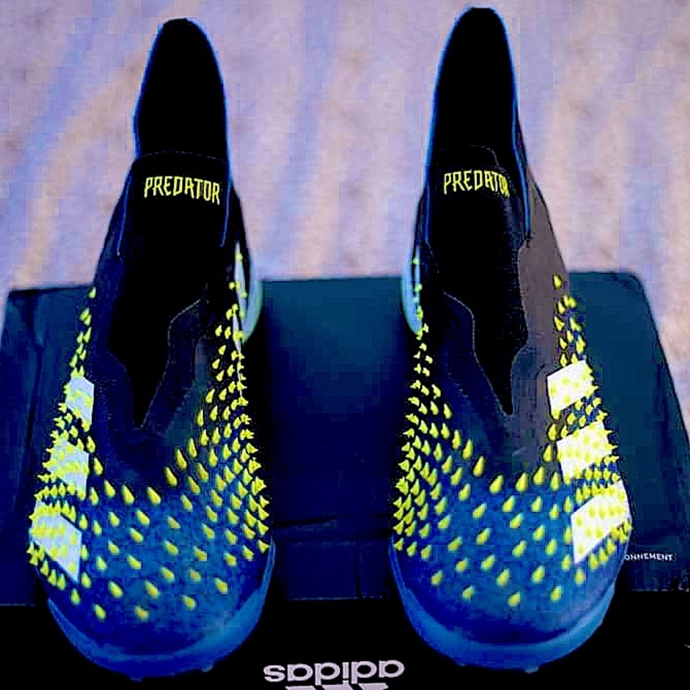 Adidas Predator Freak+Laceless TF “Demonskin” 👟⚽️